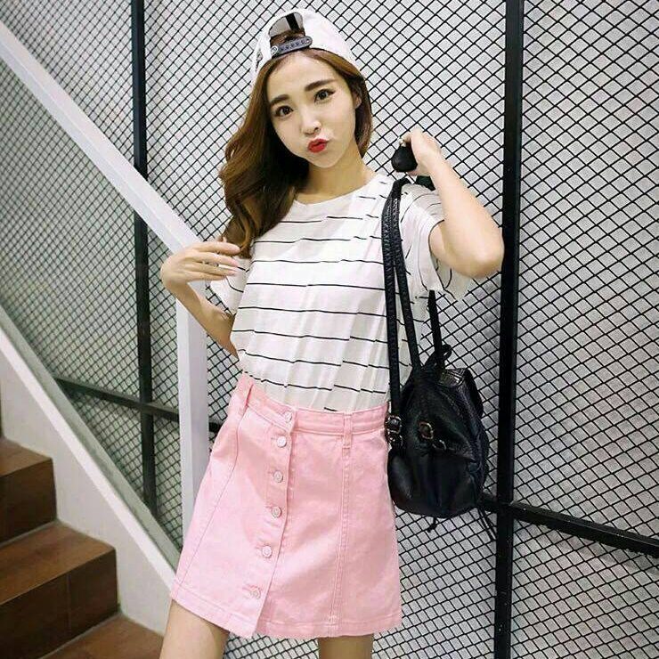Skirt308 กระโปรงยีนส์ทรงเอ กระดุมหน้า ผ้ายีนส์แท้เนื้อดีแบบนุ่มใส่สบาย งานน่ารักแมทช์กับเสื้อได้หลายแบบ **พร้อมส่งชมพูสีเดียวค่ะ