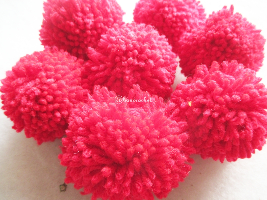 ปอมปอมไหมพรมสีแดง ขนาด 2 นิ้ว pompoms crochet