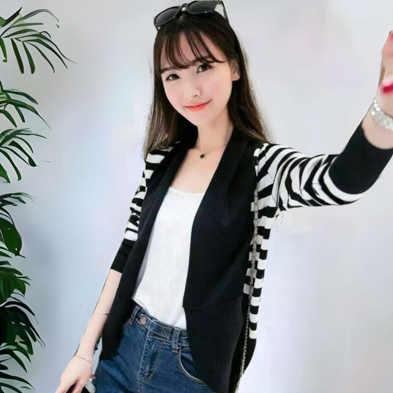 Blouse3450 เสื้อคลุมไหมพรมเนื้อนุ่มเนียนสวยลายริ้วสีขาวดำ ผ้านุ่มใส่สบายกันหนาว/กันแดด งานสวยแมทช์กับอะไรก็เข้า ใส่เก๋ๆ ได้บ่อย