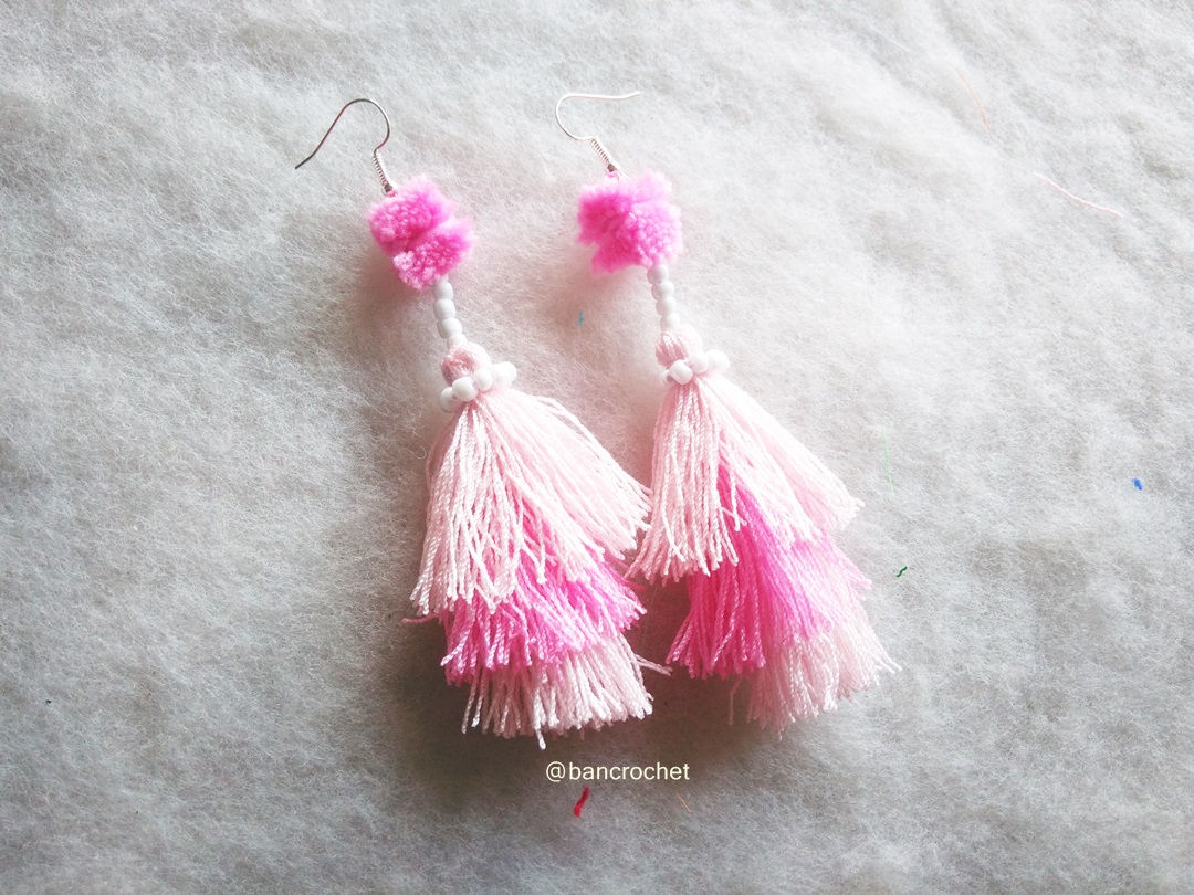 ต่างหูพู่ถักโครเชต์ crochet earrings สีชมพู 4.5 นิ้ว