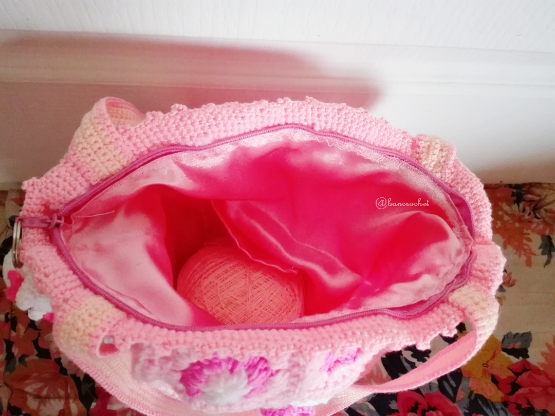 กระเป๋าคิตตี้ถักโครเชต์ สีเหลี่ยมใบใหญ่ kitty bag crochet