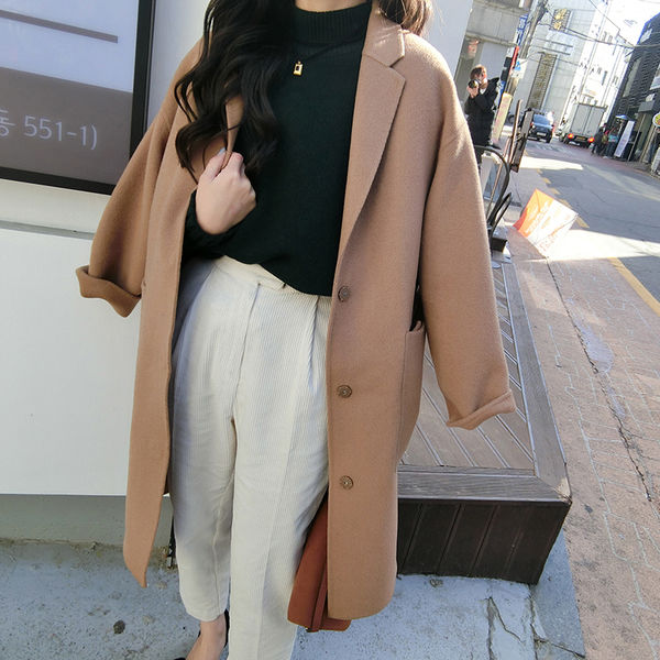 เสื้อโค้ททรงสวย มาพร้อมผ้าคาดเอว ใส่ได้หลายแบบ ผ้าสักกะหลาด เนื้อไม่หนา รุ่นนี้ไม่มีบุซับในนะคะ งานเก๋ๆ ใส่คลุมวันสบายๆจ้า พร้อมส่งจ้า น้ำตาลกากี