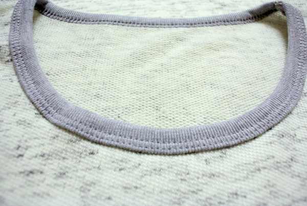 เสื้อผ้าแฟชั่น เสื้อยืดคอกลม เนื้อผ้าก้างปลาเนื้อนิ่ม