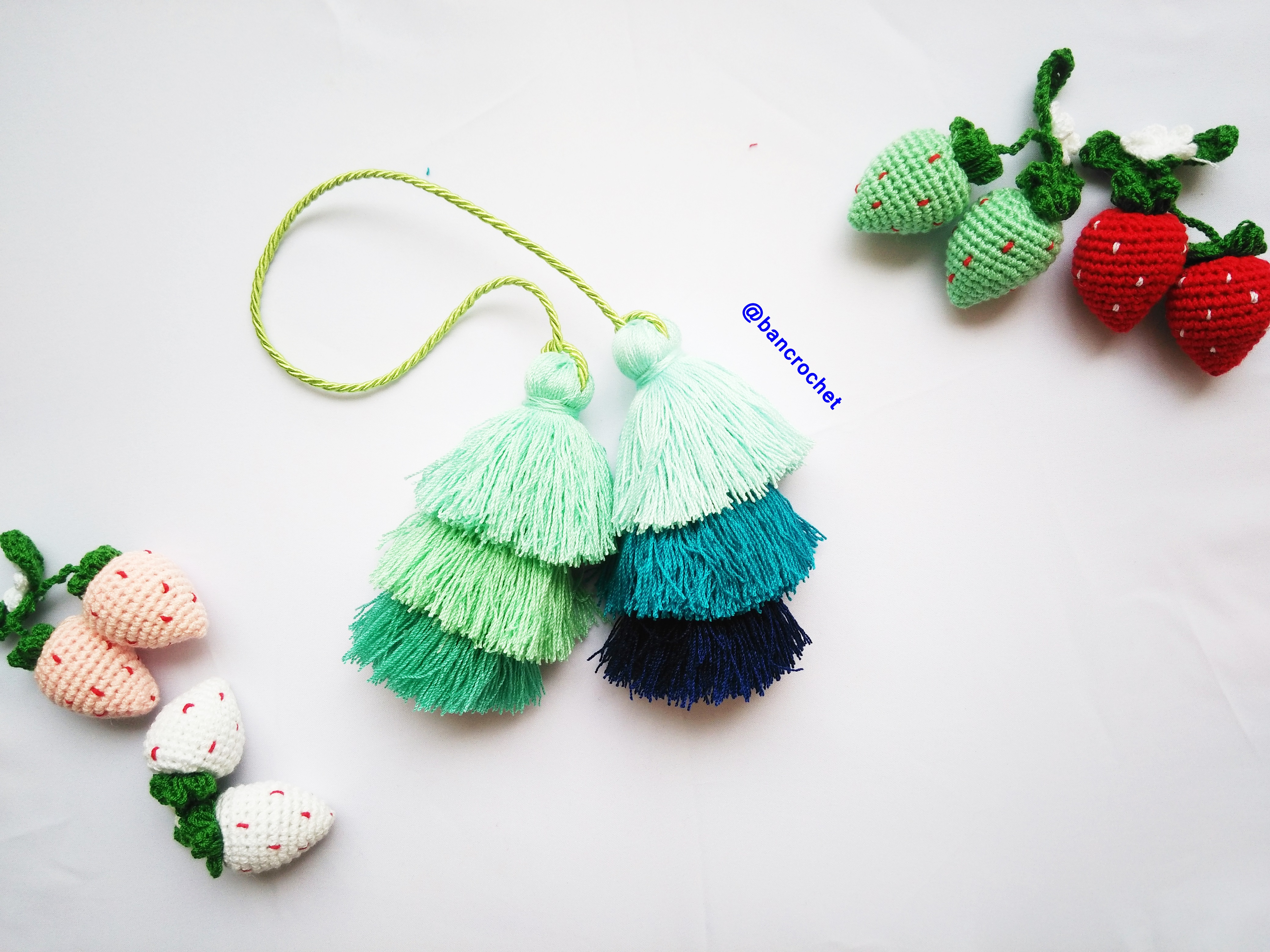 Bancrochet พู่ห้อยกระเป๋า/ที่ห้อยกระเป๋าแฮนด์เมด Tassels keychain hanging for bags หลากสี 4 นิ้ว