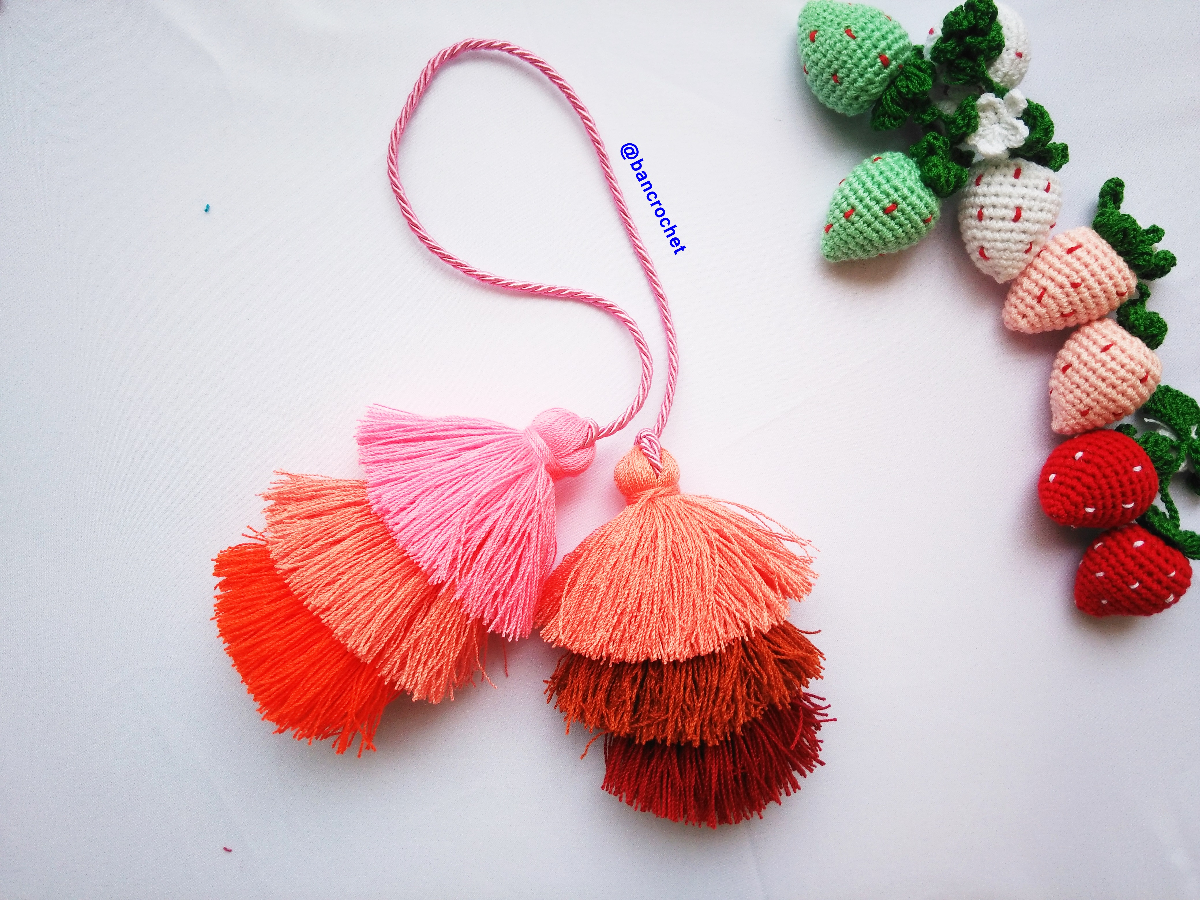 Bancrochet พู่ห้อยกระเป๋า/ที่ห้อยกระเป๋าแฮนด์เมด Tassels keychain hanging for bags หลากสี 4 นิ้ว