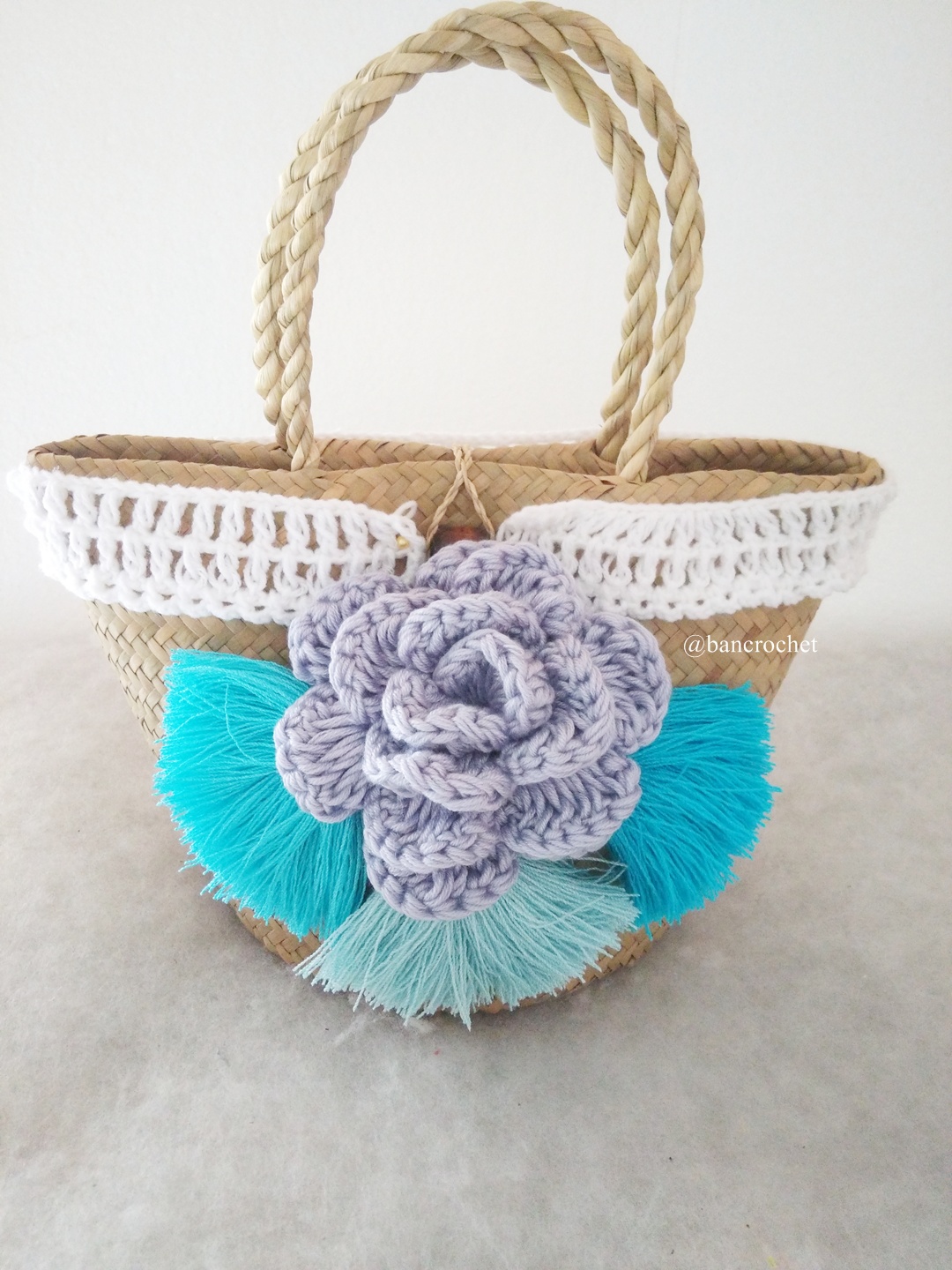 กระเป๋าสานกระจูดประดับดอกไม้ grajood basket weave bags ธรรมชาติ 7*10*7*12 นิ้ว