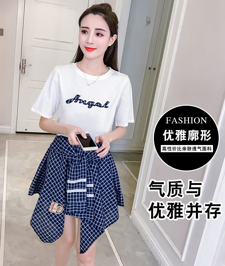 Set_bs1768 ชุดเซ็ท 2 ชิ้น(เสื้อ+กระโปรง) เสื้อยืดสีขาวเนื้อนุ่มปักลายตัวอักษร + กระโปรงลายสก็อตโทนสีน้ำเงินทรงเท่ๆ ปักอาร์ม งานเข้าเซ็ทดูมีดีเทลใส่แล้วน่ารักสุด แยกใส่กับตัวอื่นก็เก๋ไปอีกจ้า