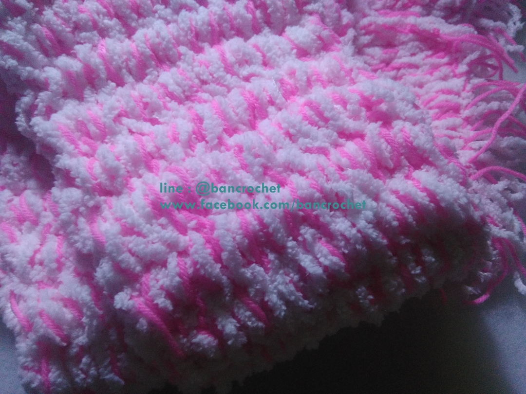 ผ้าพันคอปักลายสีชมพู