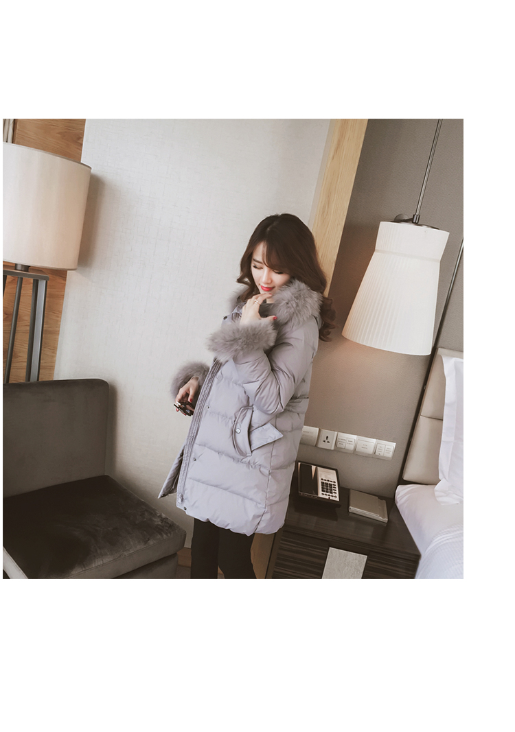 เสื้อโค้ทกันหนาว ตัวยาว ประดับเฟอร์ ที่คอฮู้ดและปลายแขน ผ้าร่มเนื้อดีกันลม กระดุม+ซิปหน้า เกาหลีมากๆ