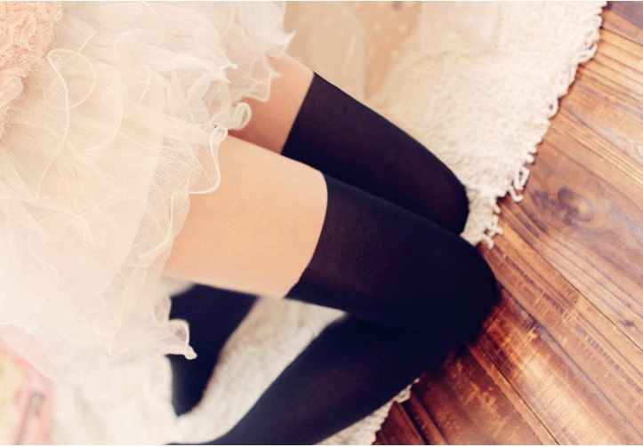 ถุงน่อง สีดำตัดสีเนื้อ สำหรับสาว ที่ชอบนุ่งสั้น เนื้อยืดได้เยอะค่ะ พร้อมส่งจ้า