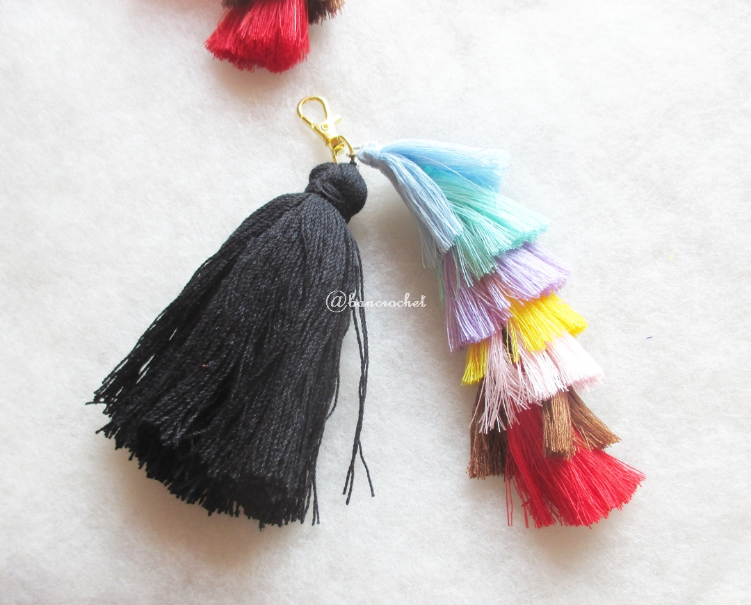 พวงกุญแจพู่เล็กพู่ใหญ่ tassels keychain ดำ