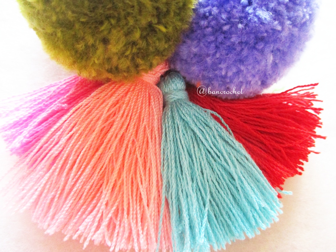 พู่+ปอมปอมแขวนกระเป๋าถักโครเชต์ pompom