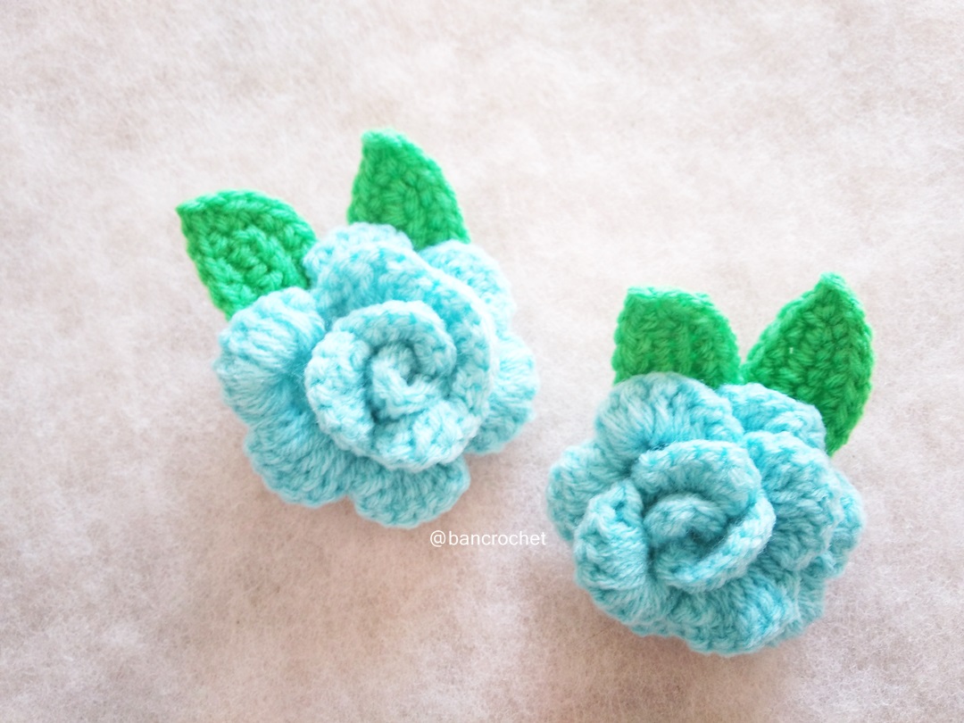 Bancrochet ดอกกุหลาบถัก rose crochet flowers สีฟ้า 3 นิ้ว