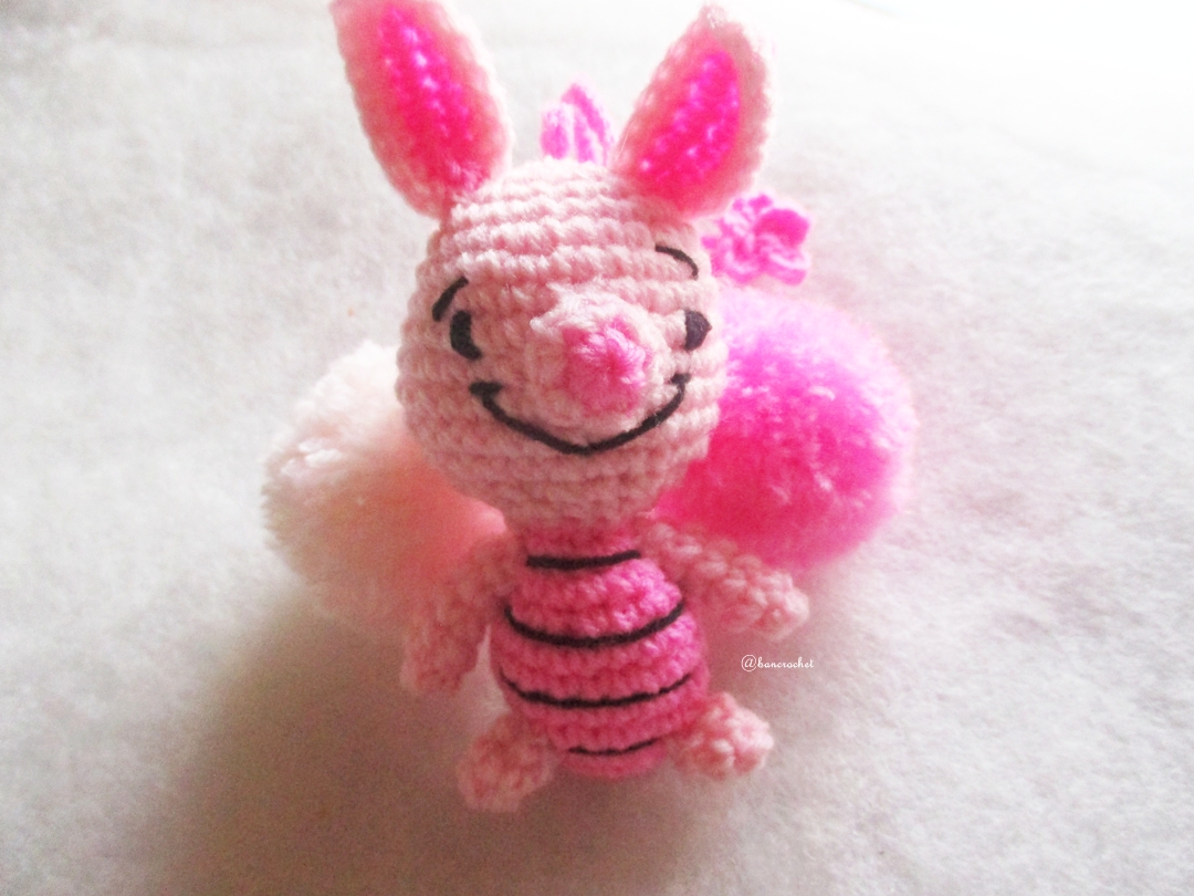 พวงกุญแจตุ๊กตาพิกเลท dolls pom pom amigurumi crochet keychain