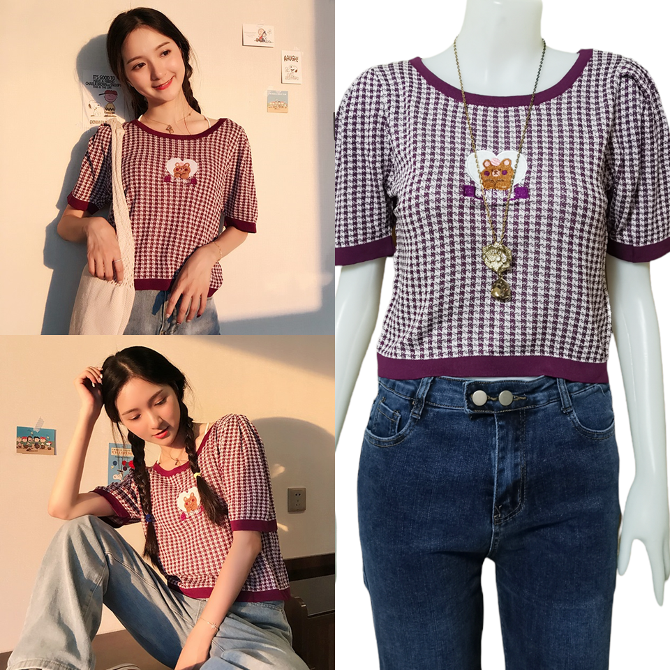 Blouse3983 เสื้อแฟชั่นนำเข้า เสื้อไหมพรมลายตารางโทนสีม่วงเข้ม อกปักลายน้องหมีน่ารักๆ ดูมีดีเทล ไหมพรมเนื้อหนานุ่มใส่สบายเนื้อหนาปานกลางยืดหยุ่นสูง งานน่ารักแมทช์กับขาสั้นหรือขายาวก็ดูดี