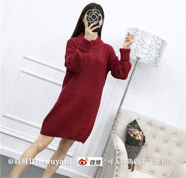 Sweater สีแดง เสื้อไหมพรมถักยาว 27.5 นิ้ว ใส่ตัวเดียวเป็นมินิเดรสได้เลย เก๋ๆ ไหมพรมนุ่มยืดได้เยอะ