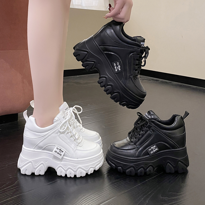 รองเท้าผ้าใบเสริมส้นสูง ไซต์35-39 สนใจทักแชท ฟรีค่าส่ง!