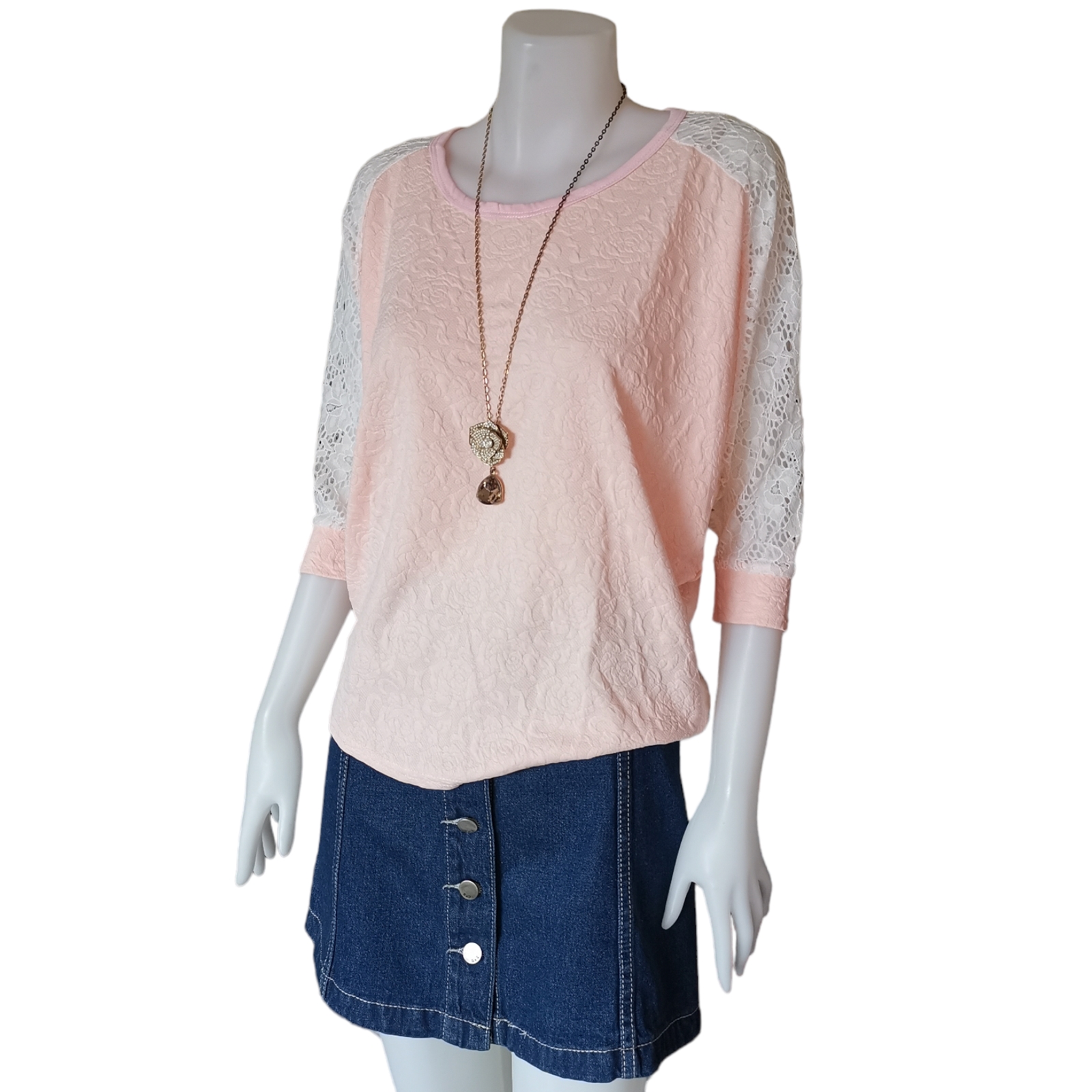 Blouse3390 เสื้อแฟชั่นแขนสามส่วนผ้าลูกไม้ ผ้าวูลเวฟ(ผ้าหนังไก่)พิมพ์ลายนูนลายดอกไม้ ผ้าเนื้อดีนุ่มยืดหยุ่นสูงใส่สบาย สีชมพูอ่อน