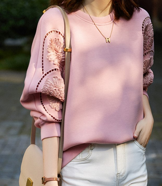 แฟชั่น เสื้อยืด คอกลม แขนยาว ใส่เที่ยว แบบผู้หญิง สวย ๆ เสื้อยืด แขนยาว ตกแต่ง ลายฉลุ ที่แขน ลายดอกไม้ แบบเก๋ ๆ 332925