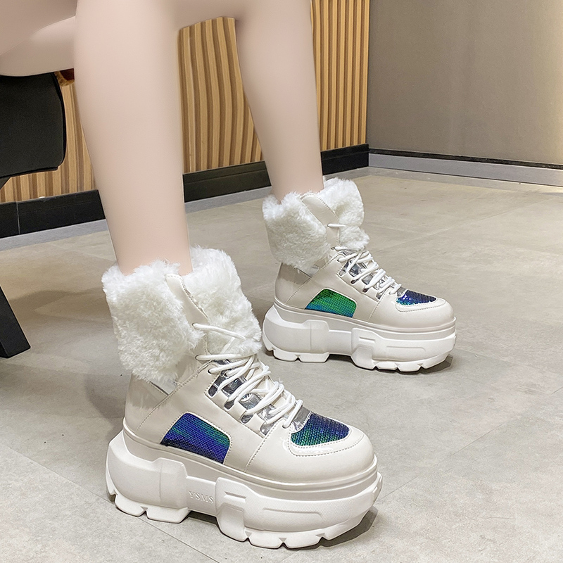 รองเท้าผ้าใบเสริมส้นสูง ไซต์35-39 สนใจทักแชท ฟรีค่าส่ง!