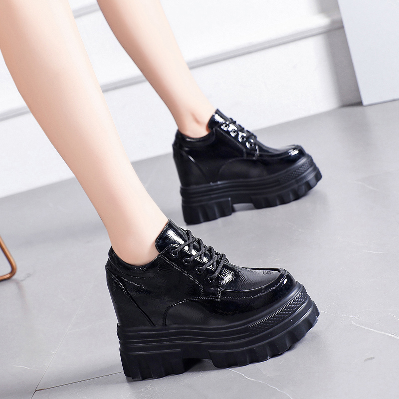 รองเท้าผ้าใบเสริมส้นสูง ไซต์35-39 สนใจทักแชท ฟรีค่าส่ง!