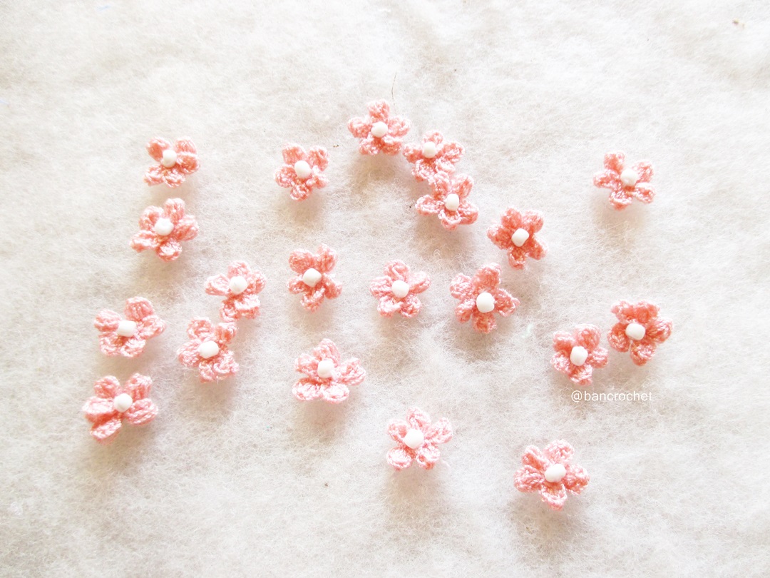 Bancrochet ดอกไม้จิ๋วถักโครเชต์ crochet mini flowers สี 0.5 นิ้ว