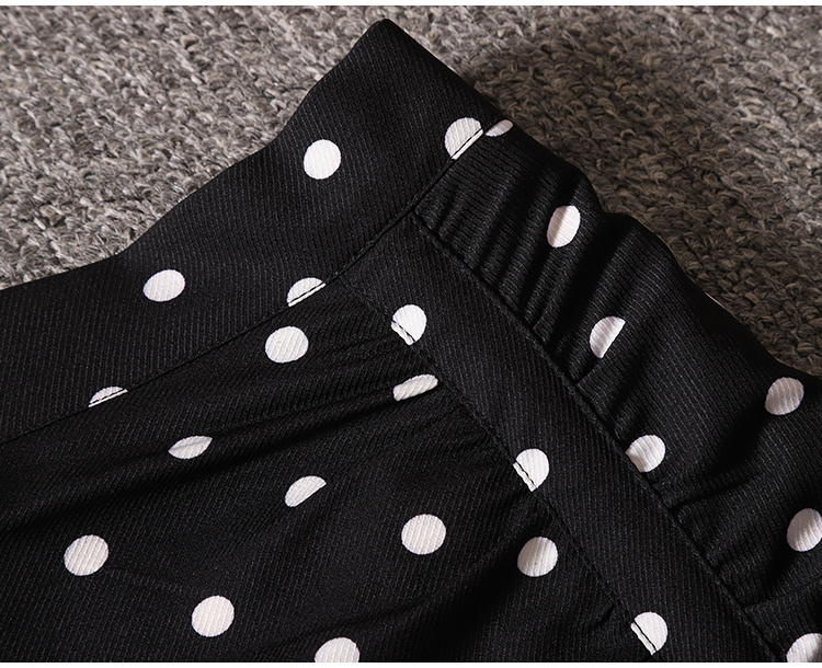 Skirt366 กระโปรงเอวสูงชายระบายลายจุดสีดำ ซิปหลัง มีซับใน ผ้าโพลีเนื้อดีเรียบสวยไม่ยับง่าย งานดีทรงดีลายสวย ดีเทลเก๋ๆ ดีงาม แมทช์กับเสื้อทรงไหนก็เข้า ใส่เที่ยว/ใส่ทำงานได้