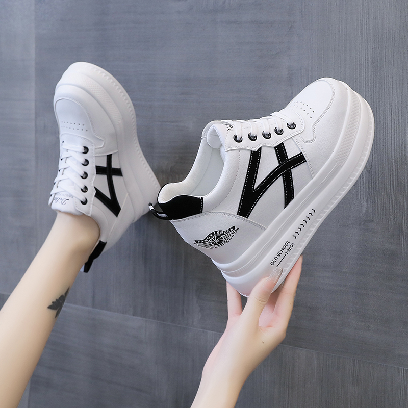 รองเท้าผ้าใบเสริมส้นสูง ไซต์35-39 สนใจทักแชท ฟรีค่าส่ง!