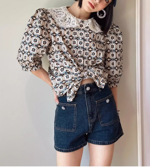 เสื้อเชิ้ตผู้หญิง ใส่เที่ยว น่ารัก ๆ ผสมผสานระหว่างความวินเทจ ความอ่อนหวาน เสื้อเชิ้ตพิมพ์ลาย คอปกแบบ Peter Pan 916032