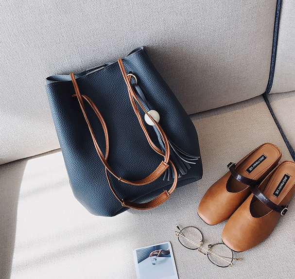 ซื้อ 1 ได้ถึง 4 กระเป๋าสะพายหนังทรงสวย + กระเป๋าใบเล็ก สีดำ พร้อมส่ง black