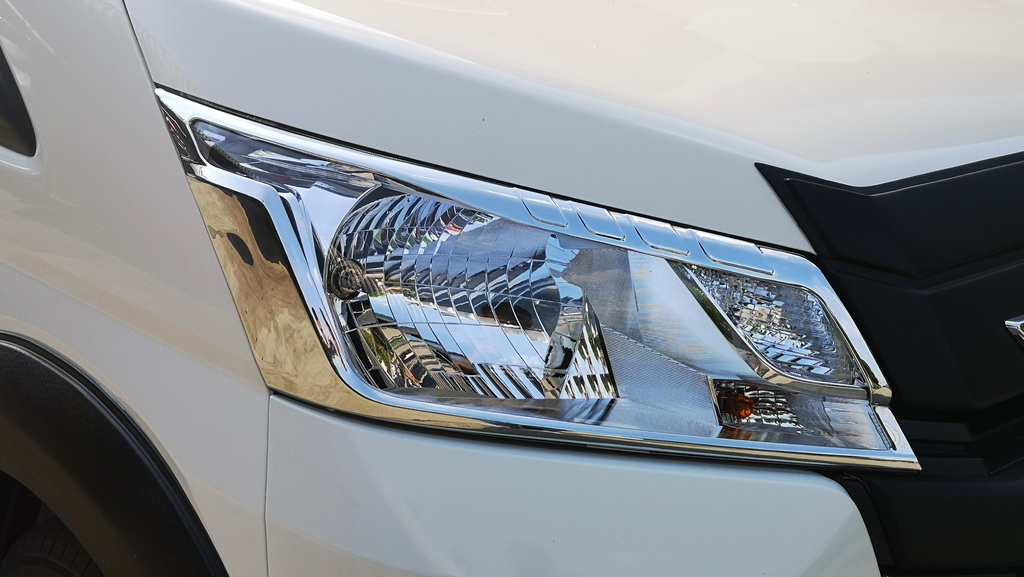 ครอบไฟหน้า โครเมี่ยม V.2 All New Commuter ปี 2020 ขึ้นไป