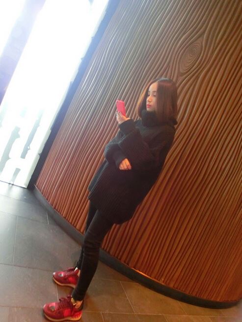 เสื้อไหมพรมคอเต่า ตัวโคล่ง สีดำ ยืดได้เยอะ ใส่เดี่ยวไหรือใส่โค้ทคลุมก็สวยจ้า