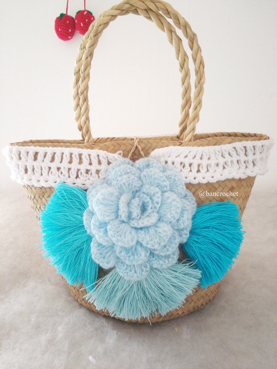 กระเป๋าสานกระจูดประดับดอกไม้ grajood basket weave bags ธรรมชาติ 7*10*7*12 นิ้ว