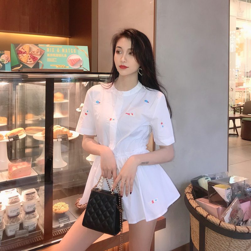 Blouse3782 เสื้อเชิ้ตคอจีนตัวยาวสีขาว เอวสม็อค ผ้าคอตตอนเนื้อดีปักลายน่ารัก ดีไซน์เก๋ๆ แมทช์กับอะไรก็เข้า