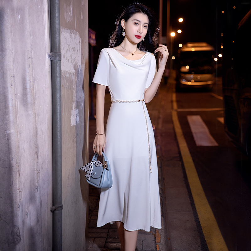 ชุดราตรี ชุดราตรีสวยหรู แบบ ทันสมัย Evening dress