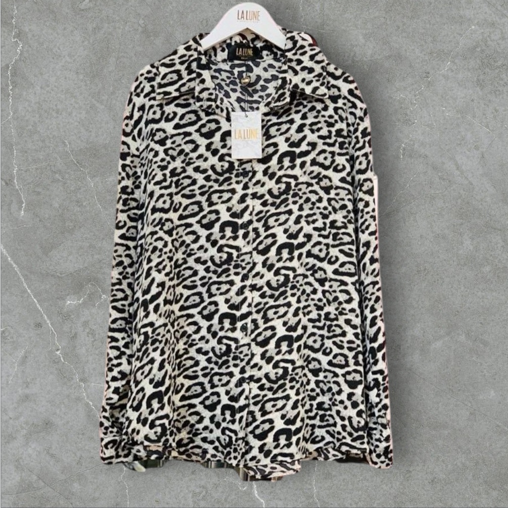 Blouse3886 เสื้อเชิ้ตแขนยาวลายเสือ กระดุมหน้า(แกะได้) แขนยาวกระดุมข้อมือ ผ้าชีฟองเนื้อหนานิ่มใส่สบาย งานสวยแมทช์กับอะไรก็เข้า ใส่เที่ยว/ใส่ทำงานได้ มี 2 โทนสี เทา, น้ำตาล