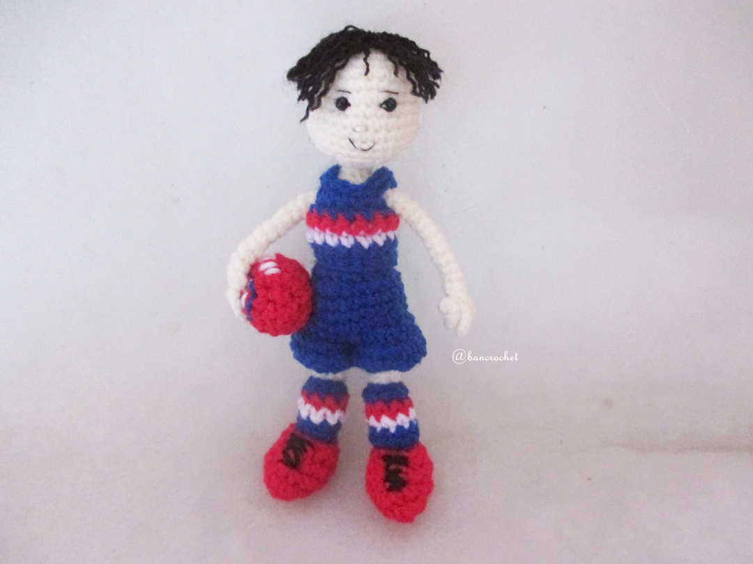 ตุ๊กตาถักนักรักบี้ ขนาด 5 นิ้ว rugby doll amigurumi crochet 5 inches