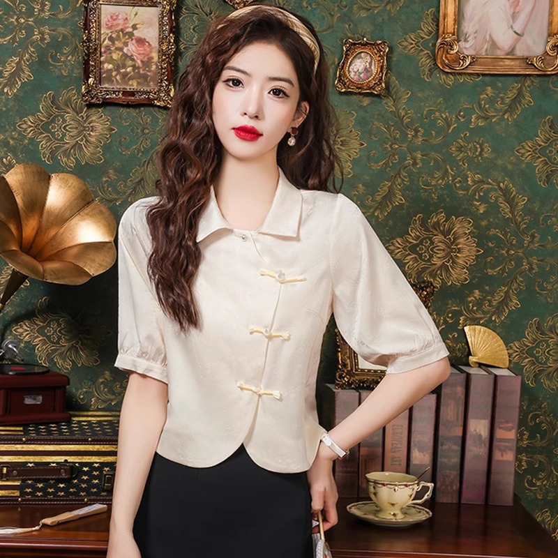 เสื้อเชิ้ตผู้หญิงใส่ทํางาน 390 บาทต่อชิ้น ฟรีค่าจัดส่ง