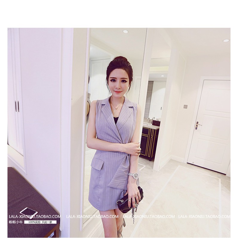 เสื้อคลุมทรงเดรส ใส่คลุมทำงานดูดีมากค่ะ ผูกเอวเรียบร้อย ผ้าใยสังเคราะห์เนื้อดี เทา