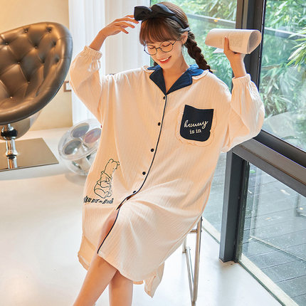 เสื้อนอนผู้หญิง สีขาวพิมพ์ลายหมีน่ารัก