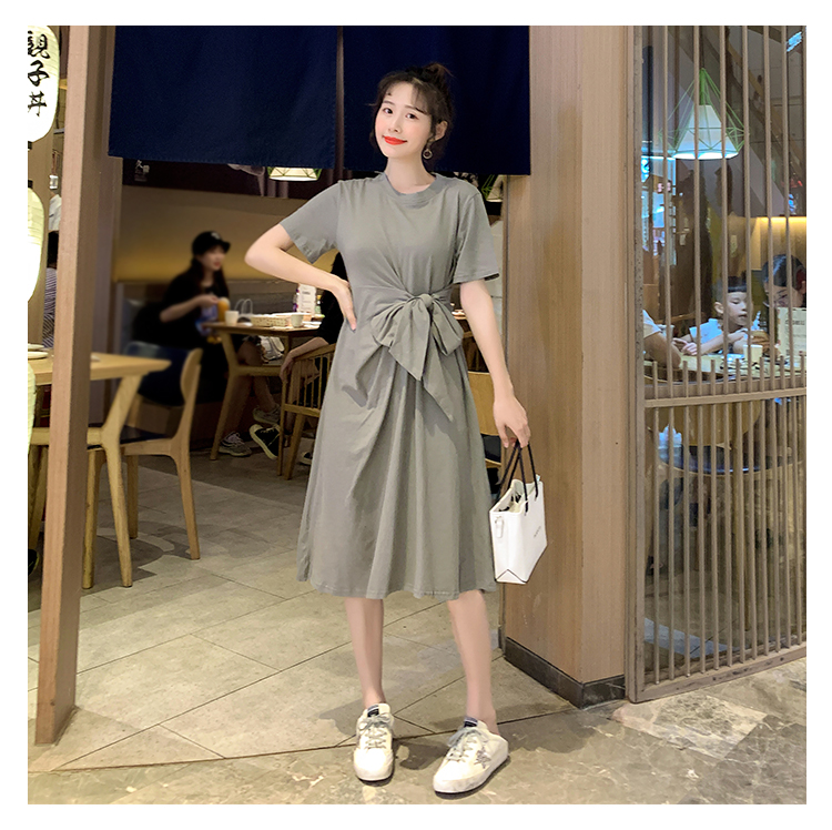 Dress4656 เดรสยาวสีเอิร์ธโทนสไตล์มินิมอล ผูกโบว์ช่วงเอวดูมีดีเทล ผ้าคอตตอนเนื้อดีนุ่มใส่สบาย งานสวยใส่ง่ายดีเทลน่ารักเรียบๆ เท่ๆ ดูมีสไตล์ไม่ซ้ำใคร มี 2 สี ดำ, เขียวหม่น