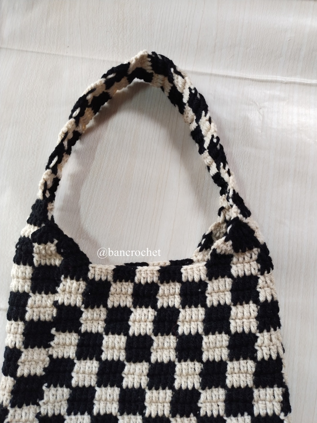 Bancrochet กระเป๋าถักลายตาราง Crochet Bag หลากสี 20*20 cm