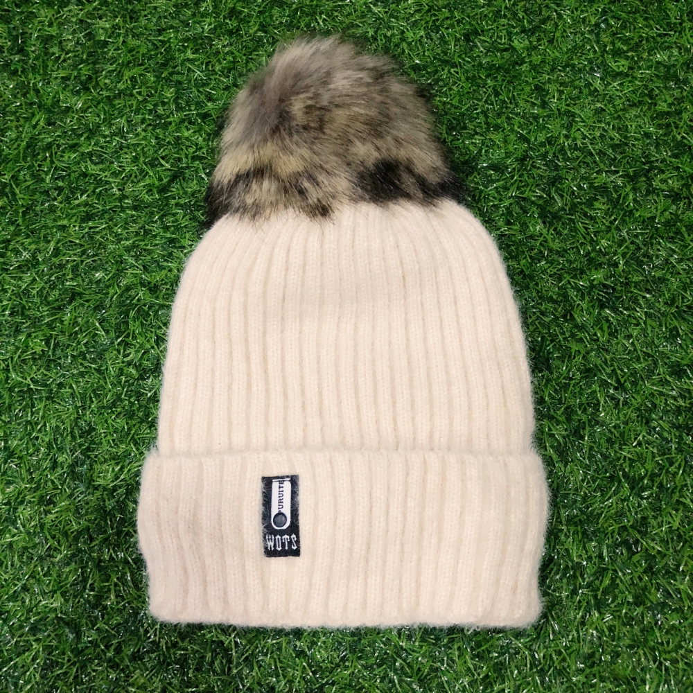 หมวกไหมพรมเนื้อนุ่ม แต่งโลโก้ช่วงปีกหมวก ด้านในบุขนอุ่น พร้อมส่ง งานดีเลยจ้า