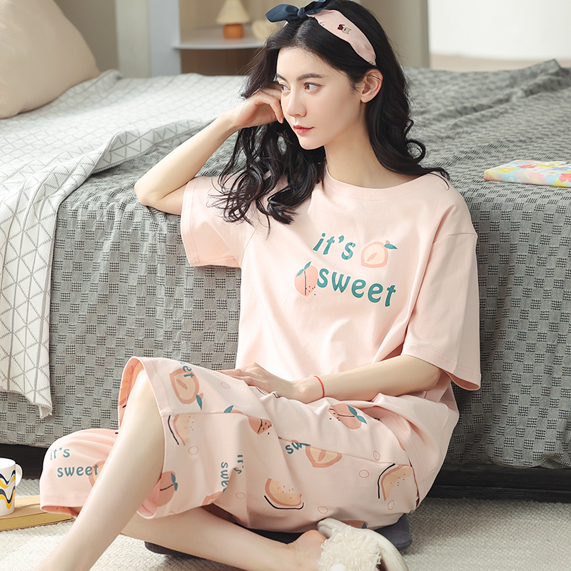 ชุดนอนผู้หญิง