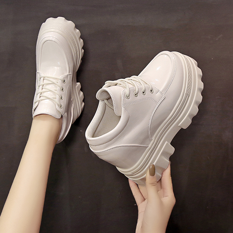 รองเท้าผ้าใบเสริมส้นสูง ไซต์35-39 สนใจทักแชท ฟรีค่าส่ง!