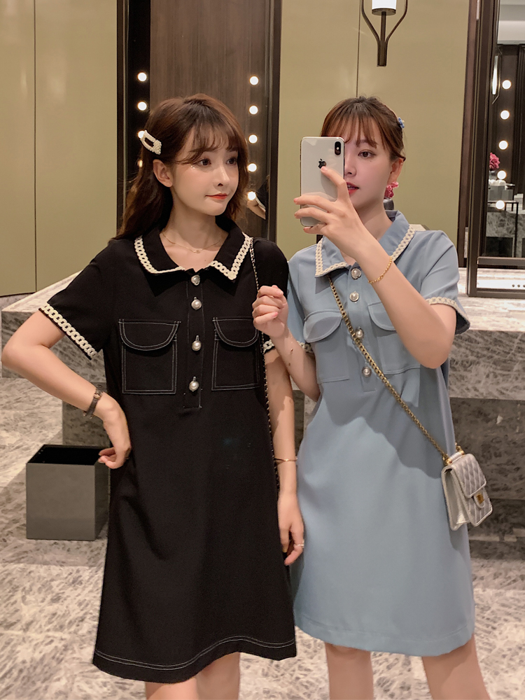 Dress4563 เดรสคอปกกระดุมหน้าสีพื้น ดีเทลแต่งแถบลูกไม้ปกและปลายแขน กระเป๋าอก ผ้าโพลีเนื้อดีใส่สบาย ผ้ามีน้ำหนักทิ้งตัว งานสวยใส่ง่าย ทรงนี้น่ารักมีติดตู้ไว้ใส่ได้เรื่อยๆ มี 2 สี ฟ้า, ดำ