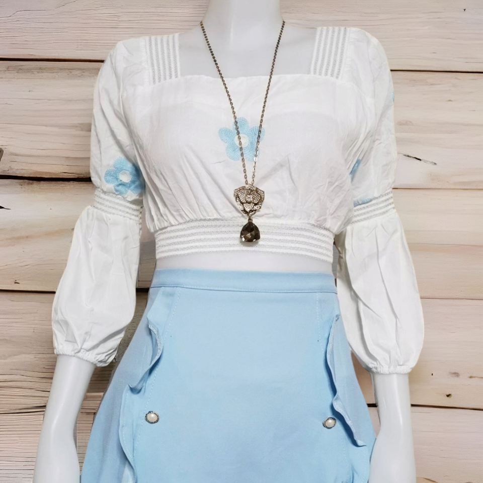 Blouse3953 เสื้อครอปแขนยาวสีขาวคอเหลี่ยมจัมพ์เอวยืดได้ผ้าคอตตอนปักลายดอกไม้