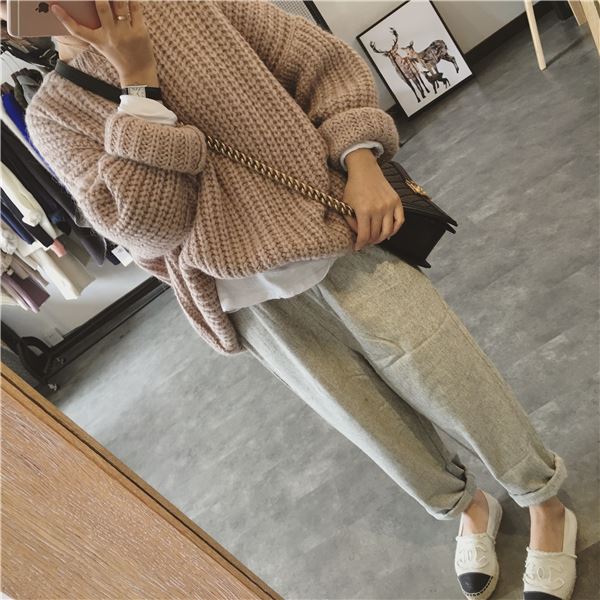 เสื้อไหมพรมตัวโคล่ง สีครีม ไหมพรมยืดได้เยอะ พร้อมส่ง