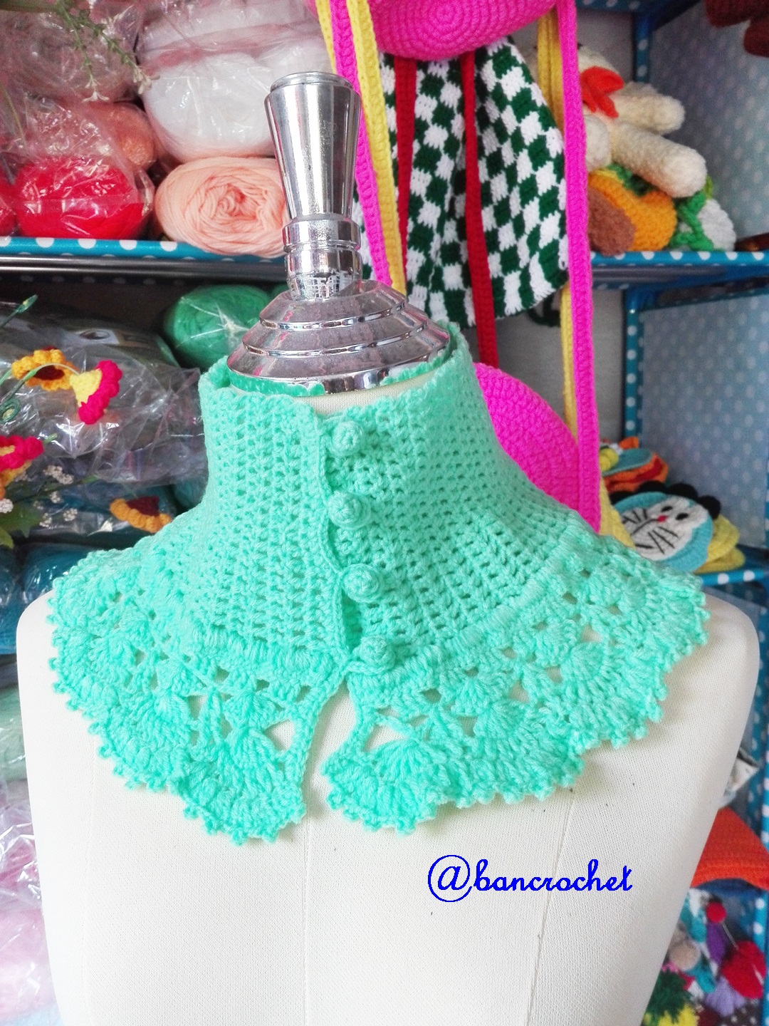 Bancrochet ผ้าคลุมคอถักโครเชต์ แบบมีกระดุมหน้า Crochet cowl สีเขียวมิ้นท์ inch