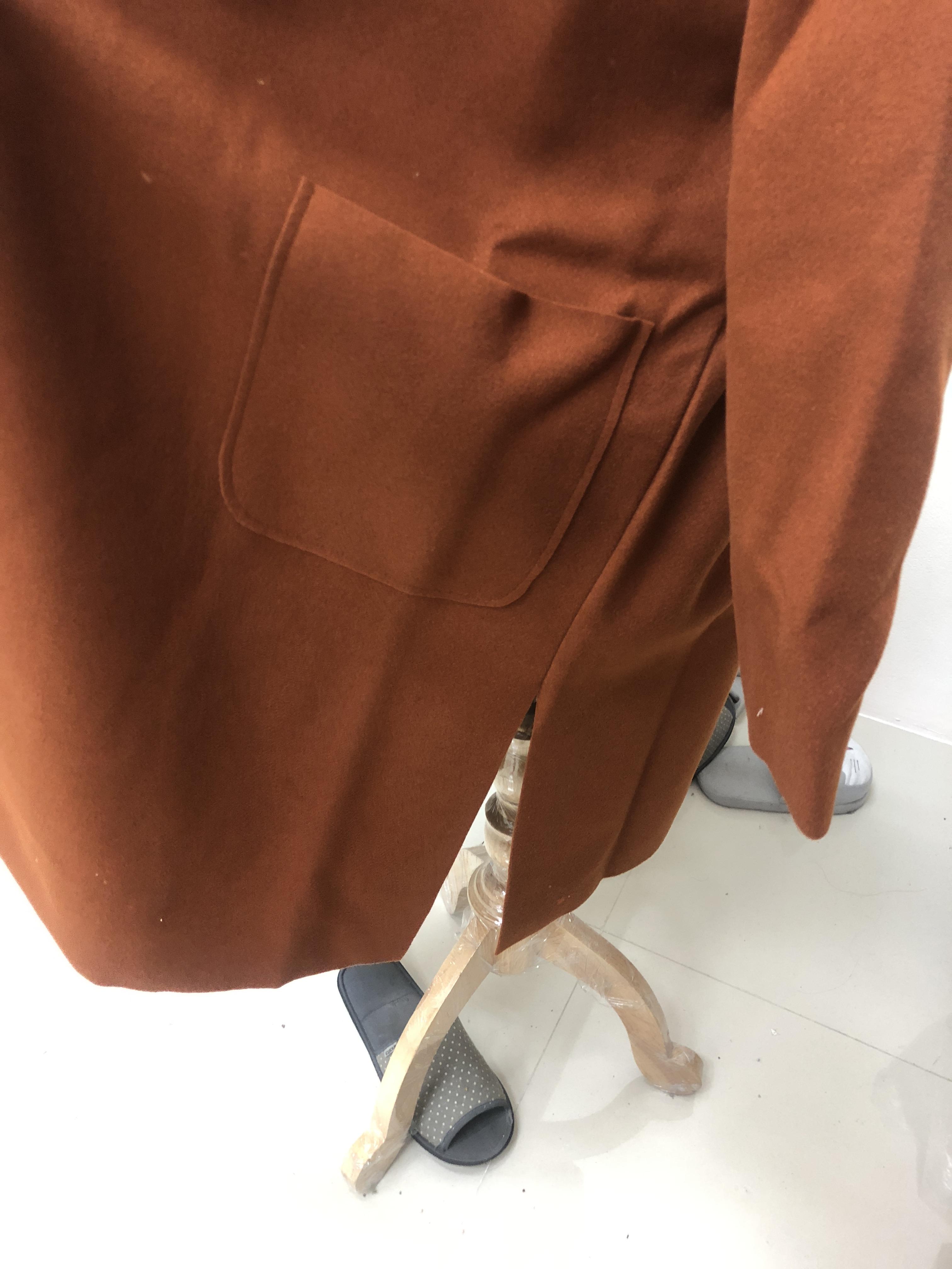 เสื้อโค้ทคลุม สไตล์เกาหลี ผ้าดีทิ้งตัวมีน้ำหนัก กันลมได้ดี เหมาะใส่ไปอากาศไม่หนาวมาก ใส่แล้วเกาหลีสุดๆไปเลย same pic